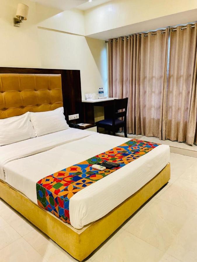 Hotel Embassy Park - Bkc Мумбаи Экстерьер фото