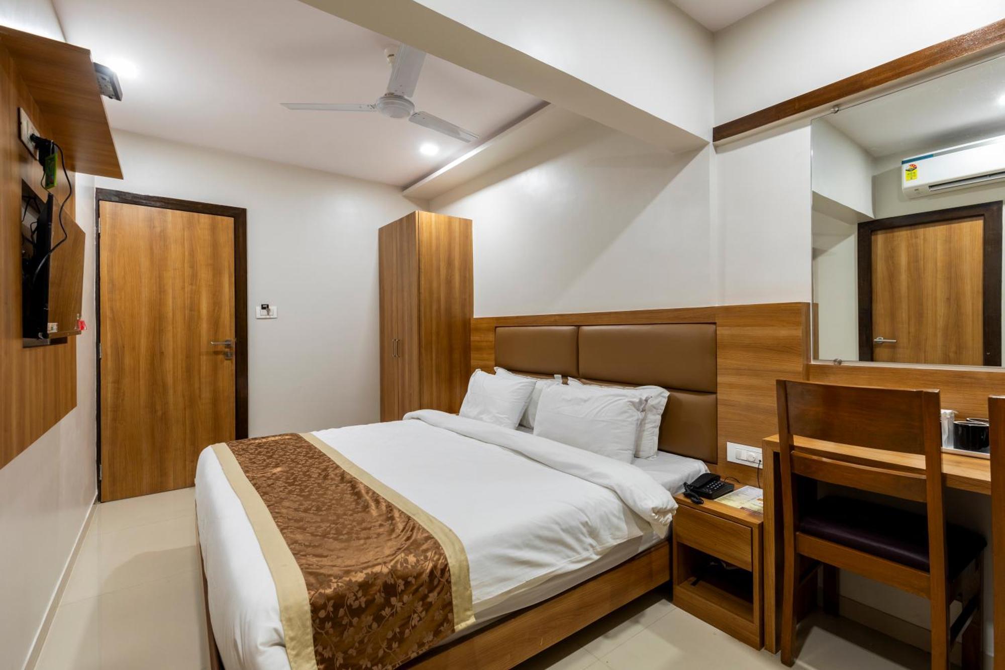 Hotel Embassy Park - Bkc Мумбаи Экстерьер фото
