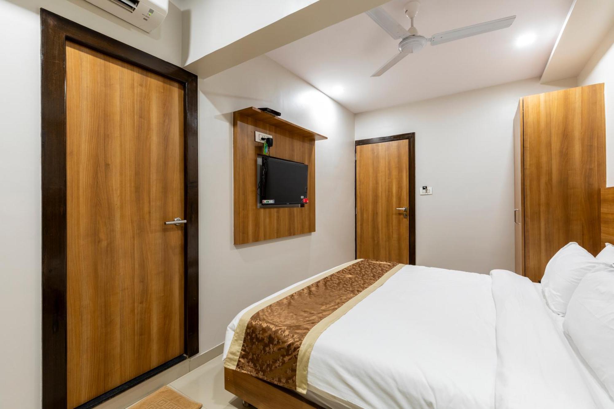 Hotel Embassy Park - Bkc Мумбаи Экстерьер фото