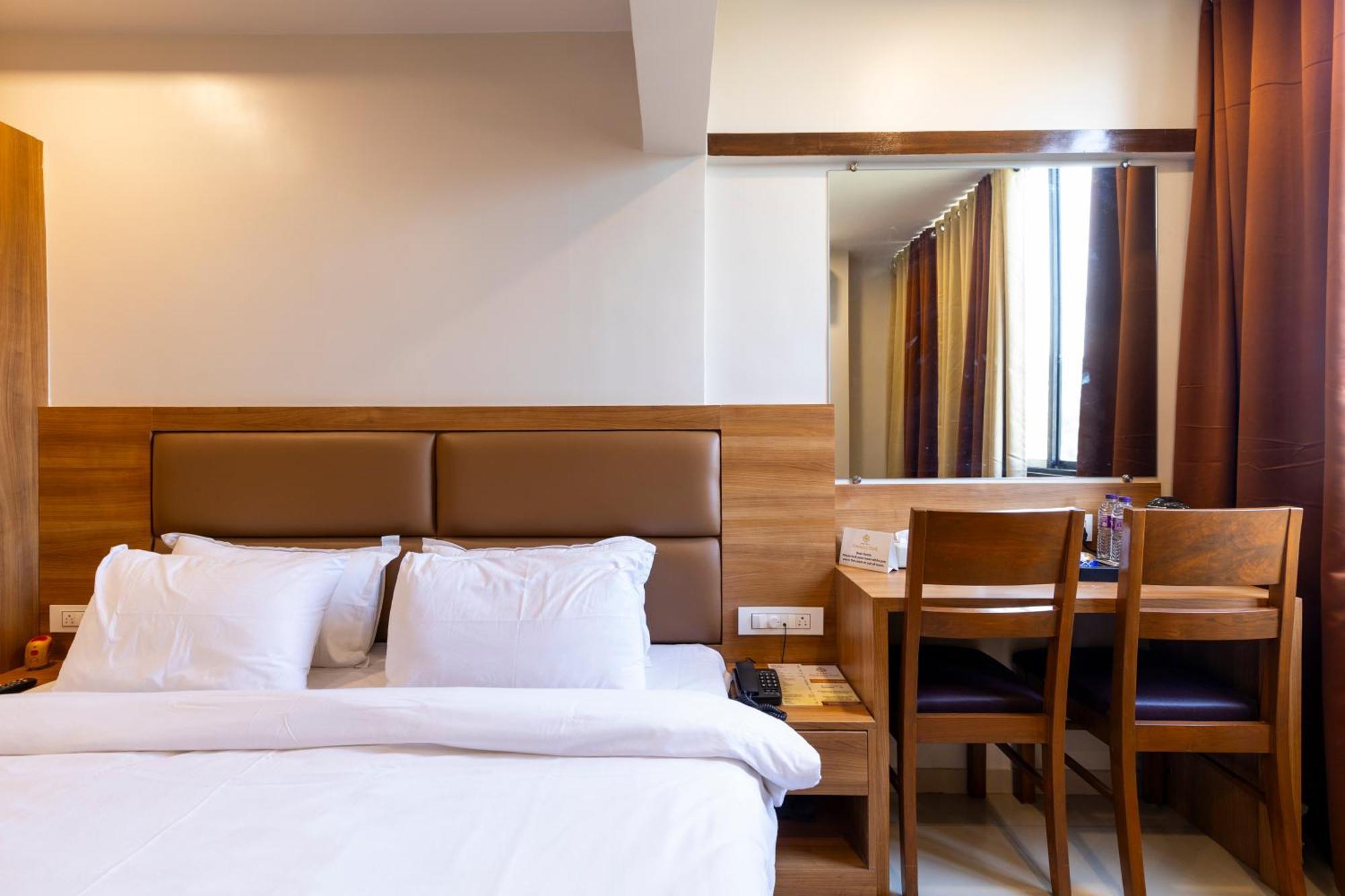 Hotel Embassy Park - Bkc Мумбаи Экстерьер фото