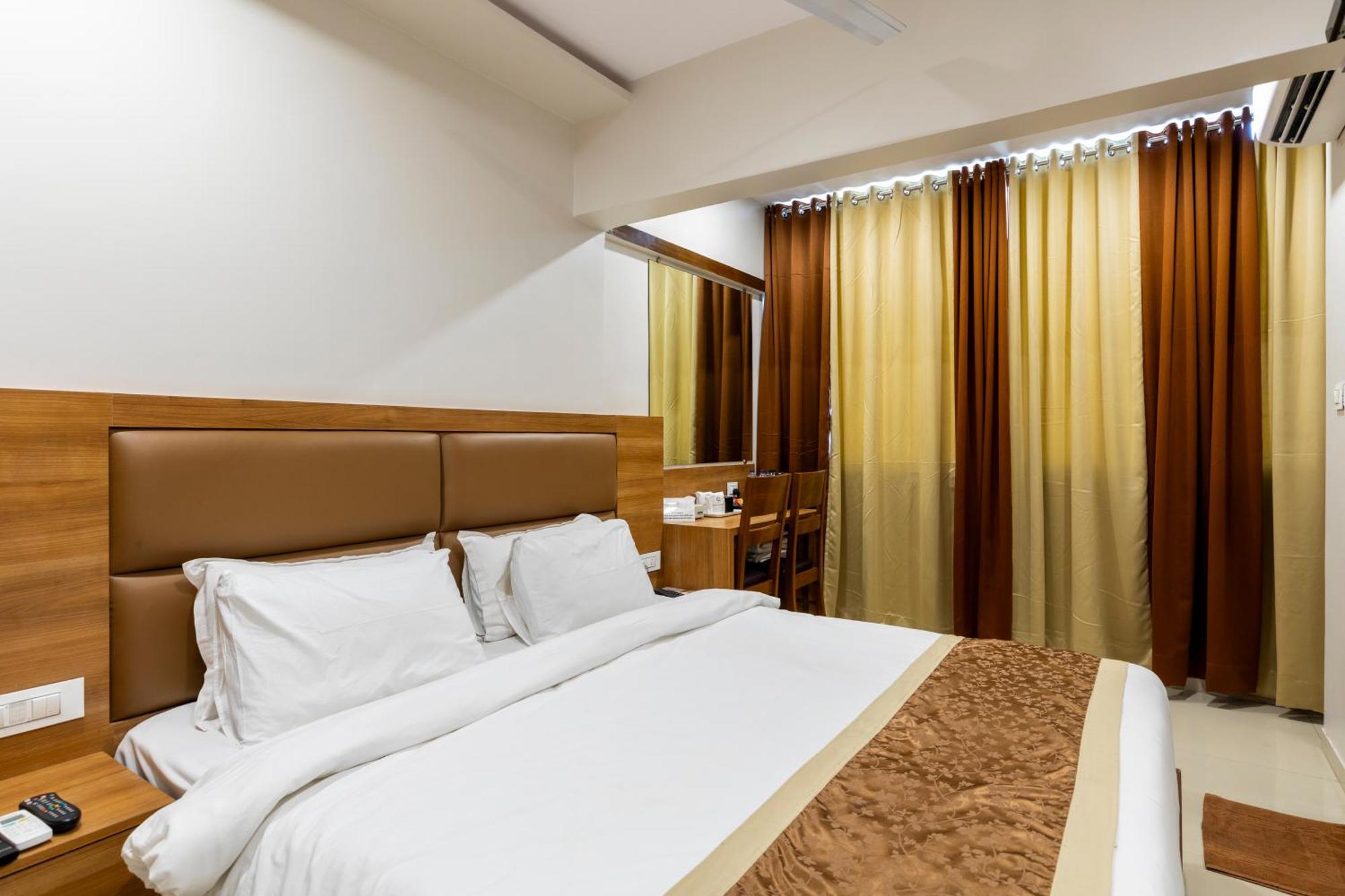 Hotel Embassy Park - Bkc Мумбаи Экстерьер фото